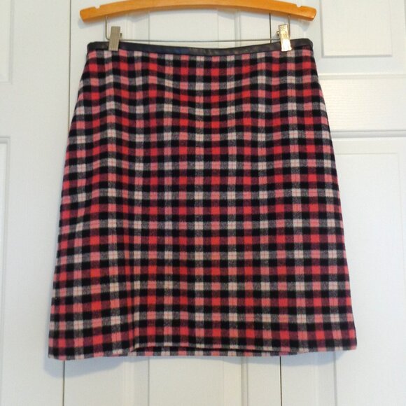 Talbots Women's Wool Blend Plaid Mini Skirt‎ Pink Black Side Zip Lined Size 10 - Picture 1 of 7
